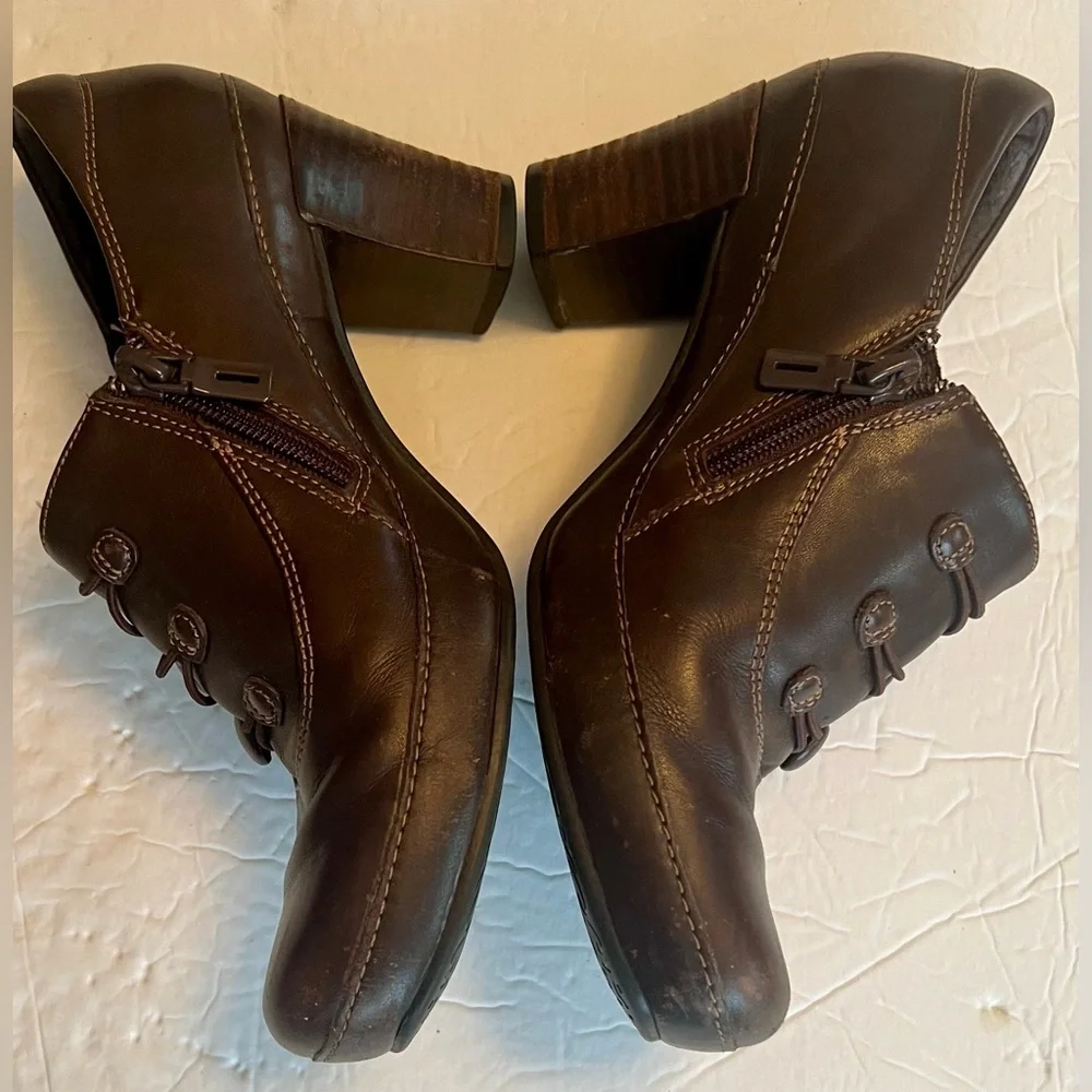 Clarks Brown Women's Athletic Shoes